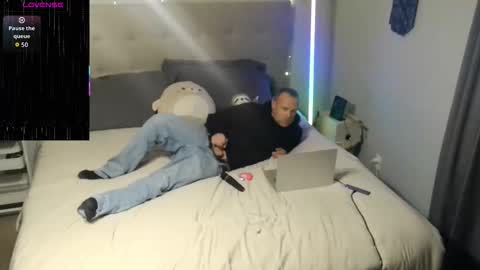 Stella and Mojo online show from November 11, 9:48 pm