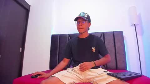 Snapshot of stella_drake chatting on February 10, 1:37 pm Drake online show from February 10, 1:37 pm