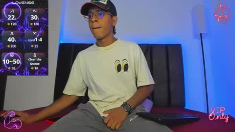 Snapshot of stella_drake chatting on February 12, 2:23 pm Drake online show from February 12, 2:23 pm