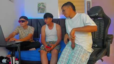 Snapshot of stella_drake chatting on February 26, 2:49 pm Drake online show from February 26, 2:49 pm