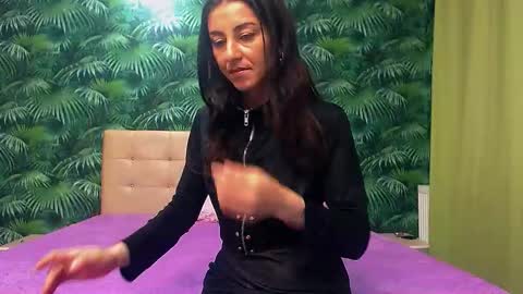 Stella John online show from November 17, 6:08 am