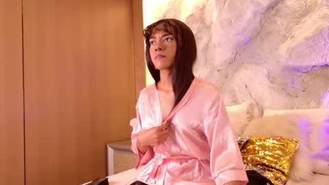 S T E L L A online show from February 8, 12:03 am