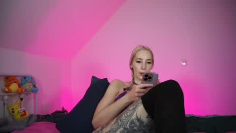 StellaCinderella online show from March 5, 2:23 pm