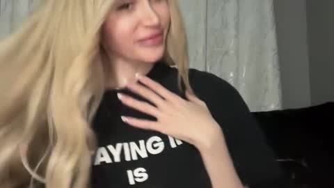 Snapshot of stellacummings chatting on February 6, 7:23 am Stella Bella online show from February 6, 7:23 am