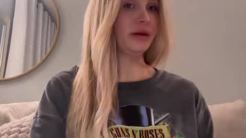 Snapshot of stellacummings chatting on February 18, 6:42 am Stella Bella online show from February 18, 6:42 am