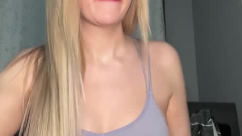 Snapshot of stellacummings chatting on February 21, 4:46 am Stella Bella online show from February 21, 4:46 am