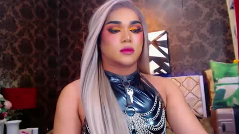 CALL ME STELLA online show from January 4, 11:33 am