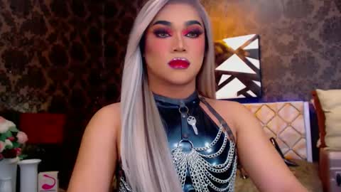 CALL ME STELLA online show from January 18, 9:45 am