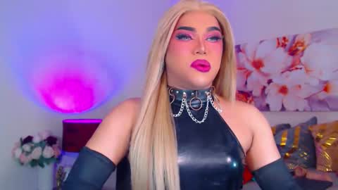 CALL ME STELLA online show from October 8, 10:02 am