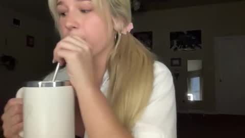 Snapshot of stellaraexox chatting on October 15, 12:11 am stellaraexox online show from October 15, 12:11 am