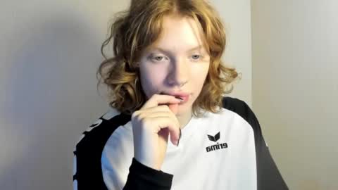 S T E L L A online show from November 5, 9:09 am