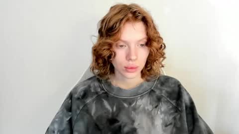 S T E L L A online show from December 16, 8:08 am