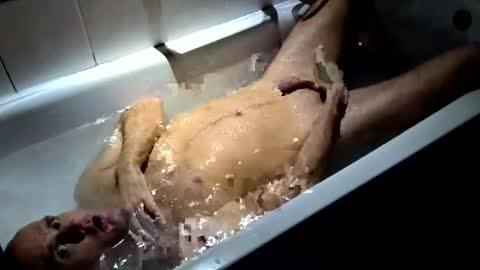 Snapshot of stenlyvrbich chatting on December 8, 12:07 am lee online show from December 8, 12:07 am