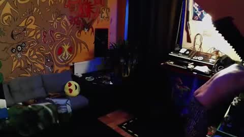 Snapshot of stenlyvrbich chatting on March 2, 10:59 pm lee online show from March 2, 10:59 pm