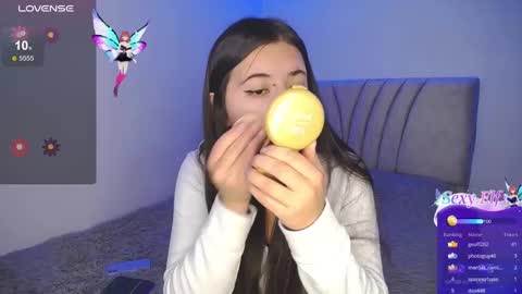 Snapshot of stepha_sweet chatting on December 11, 1:58 am Emma online show from December 11, 1:58 am