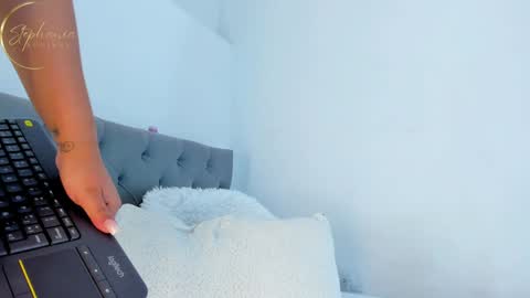 Snapshot of stephania_aguirre_ chatting on January 24, 2:39 am Stephania online show from January 24, 2:39 am