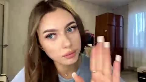 Stephani online show from May 17, 3:52 pm