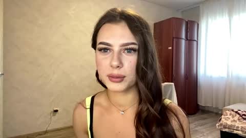 Stephani online show from May 21, 3:08 pm