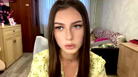 Stephani online show from June 25, 4:33 pm