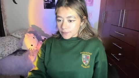 Stephanie  online show from April 14, 1:00 am