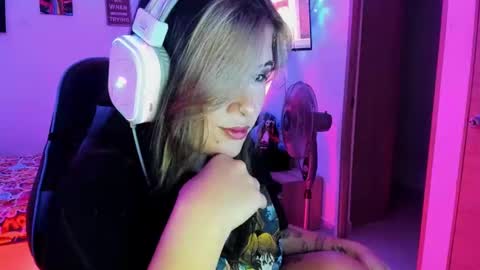 Snapshot of stephany_uwu chatting on January 28, 4:18 am Stephany independient model online show from January 28, 4:18 am