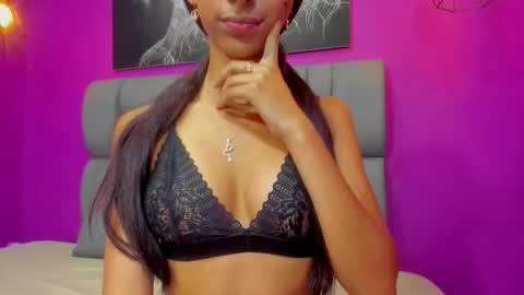 Snapshot of stephanyholland chatting on December 16, 8:58 pm Sthep online show from December 16, 8:58 pm