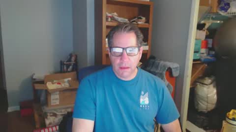 Snapshot of stephenhal9 chatting on December 19, 7:04 am stephenhal9 online show from December 19, 7:04 am