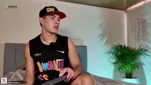 Stevenn online show from December 4, 1:42 pm