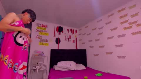 Snapshot of stevenfortaniax chatting on October 5, 4:44 am TANIA-STEVEN online show from October 5, 4:44 am