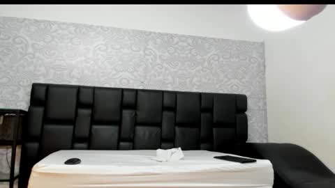 Snapshot of stevenhumps2 chatting on September 23, 4:04 am orian online show from September 23, 4:04 am