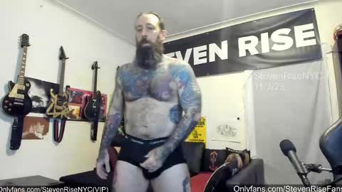 Snapshot of stevenrisenyc chatting on November 4, 1:27 am StevenRiseNYC online show from November 4, 1:27 am