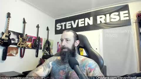 Snapshot of stevenrisenyc chatting on November 6, 1:06 am StevenRiseNYC online show from November 6, 1:06 am