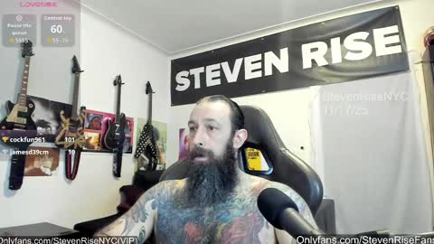 Snapshot of stevenrisenyc chatting on November 18, 1:33 am StevenRiseNYC online show from November 18, 1:33 am
