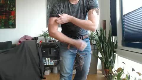 Snapshot of steveo_85 chatting on February 22, 1:35 pm white beef online show from February 22, 1:35 pm