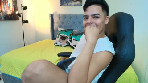 Snapshot of stewart_mateo_ chatting on October 9, 2:42 am stewart online show from October 9, 2:42 am