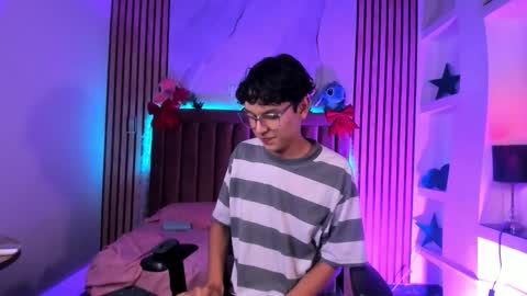 Snapshot of sthepanodimonaco chatting on December 13, 8:04 pm Sthepano online show from December 13, 8:04 pm