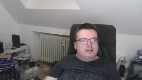 Oliver online show from April 9, 7:30 pm