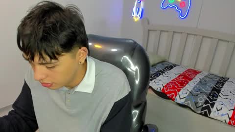 Stiwen online show from November 13, 1:32 pm