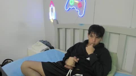 Stiwen online show from December 15, 1:32 am