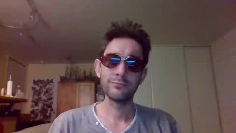 Snapshot of stmnog9477 chatting on October 25, 8:14 pm Julien9477 online show from October 25, 8:14 pm