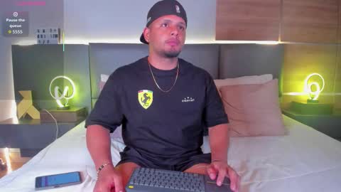 Snapshot of stone_lee_ chatting on September 16, 1:50 am Stone Lee online show from September 16, 1:50 am