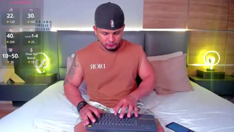Snapshot of stone_lee_ chatting on October 16, 1:28 am Stone Lee online show from October 16, 1:28 am