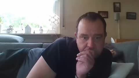 stoned1983 online show from December 4, 8:23 am