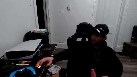 stonedpanda77 online show from March 7, 3:36 am