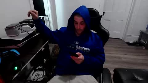 stonedpanda77 online show from May 11, 12:38 am