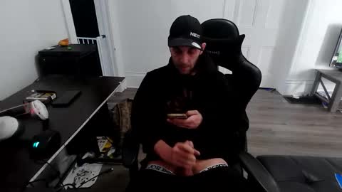 stonedpanda77 online show from May 12, 9:45 pm