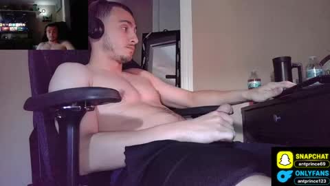 Snapshot of stoner394 chatting on May 14, 12:06 am stoner394 online show from May 14, 12:06 am