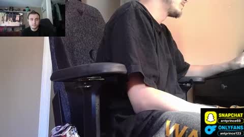 Snapshot of stoner394 chatting on June 8, 12:14 am stoner394 online show from June 8, 12:14 am