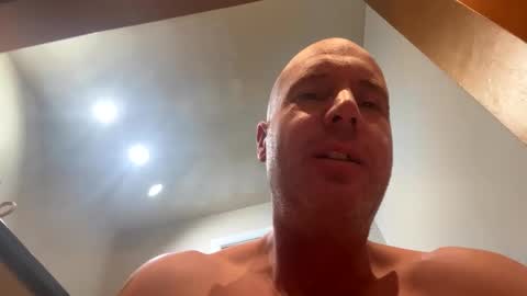 Stoodley22 online show from November 3, 5:42 am