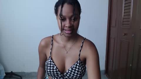 stormihills_ online show from February 14, 5:32 pm